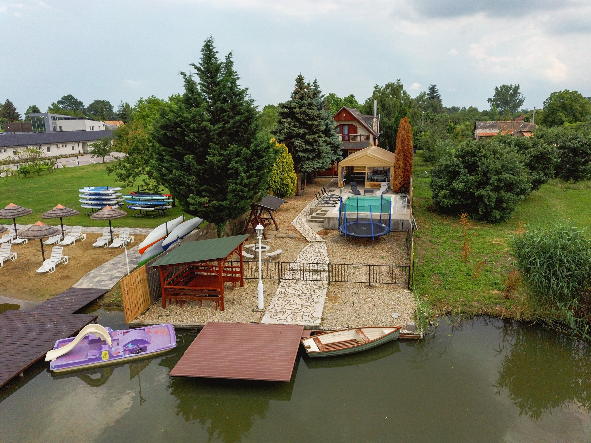 Jakuzzi, Vendégház